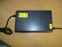 腾达星黑色电动车充电器